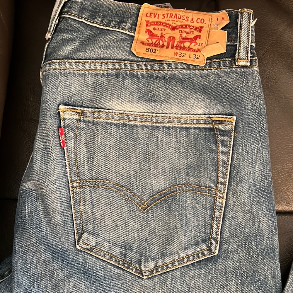 Mens Levis 501 32x32 Original Fit Med Blue Jeans